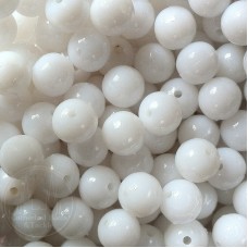 8mm White Coloured Plastic Beads Qty 100 per pack 